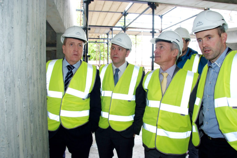 Minister of Education Visits Sixmilebridge | Coolsivna